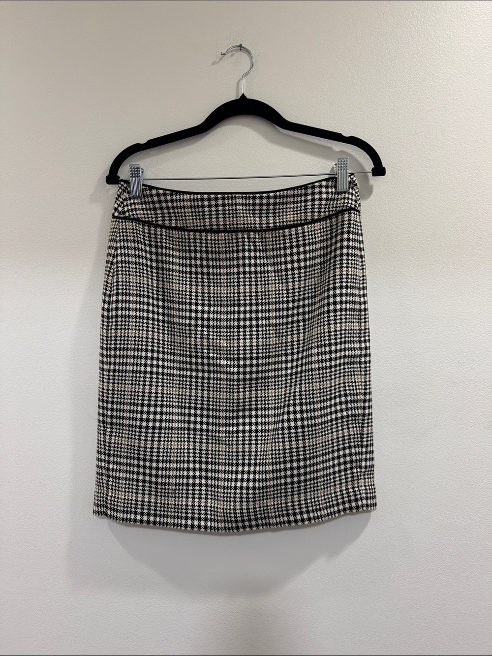 Banana Republic Black and White Houndstooth Pencil Skirt